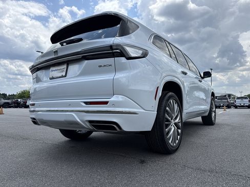 New 2026 Buick Enclave Avenir w/ Super Cruise Package FWD image 10