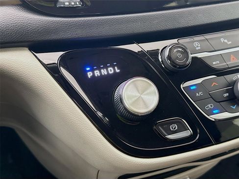 Used 2018 Chrysler Pacifica Touring Plus image 16