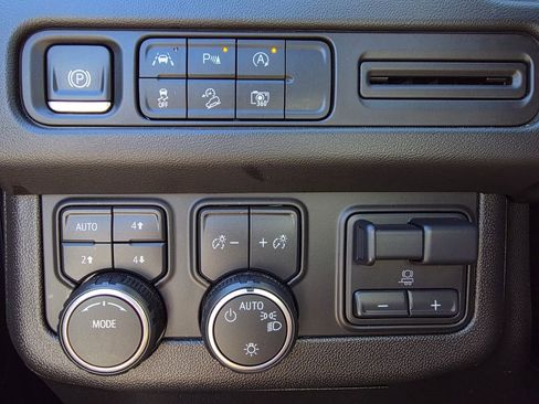 Used 2024 Chevrolet Tahoe Z71 w/ Luxury Package image 12