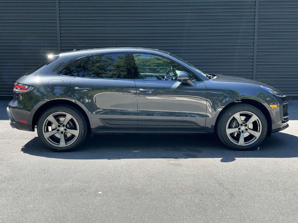 Used 2026 Porsche Macan AWD/4WD image 6