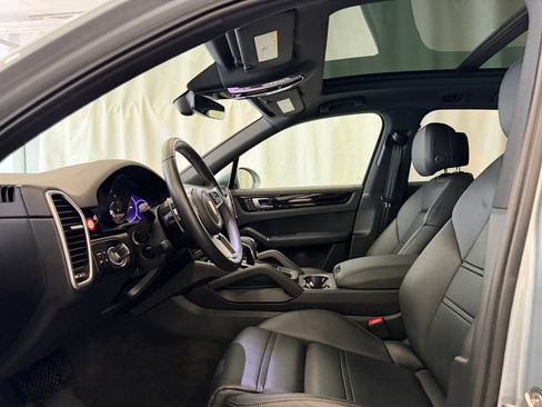 Certified 2023 Porsche Cayenne AWD/4WD image 5