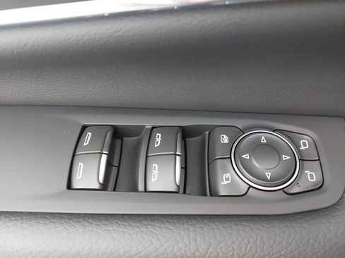 Used 2025 GMC Yukon Denali w/ Sun & Power Step Package AWD/4WD image 32