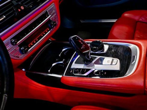 Used 2022 BMW 750i xDrive 750i xDrive, M-Sport, Executiv w/ Executive Package image 32