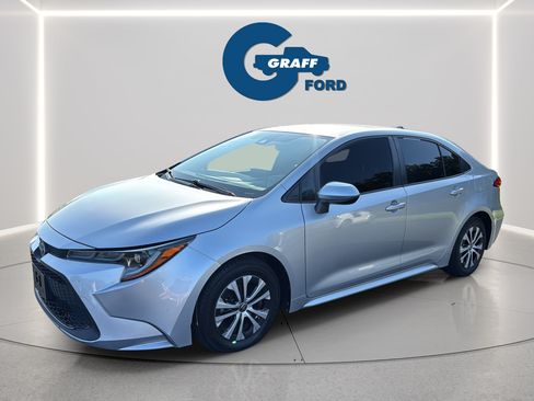 Used 2022 Toyota Corolla LE FWD image 2