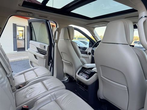 Used 2019 Lincoln Navigator L Reserve w/ Cargo Package AWD/4WD image 18