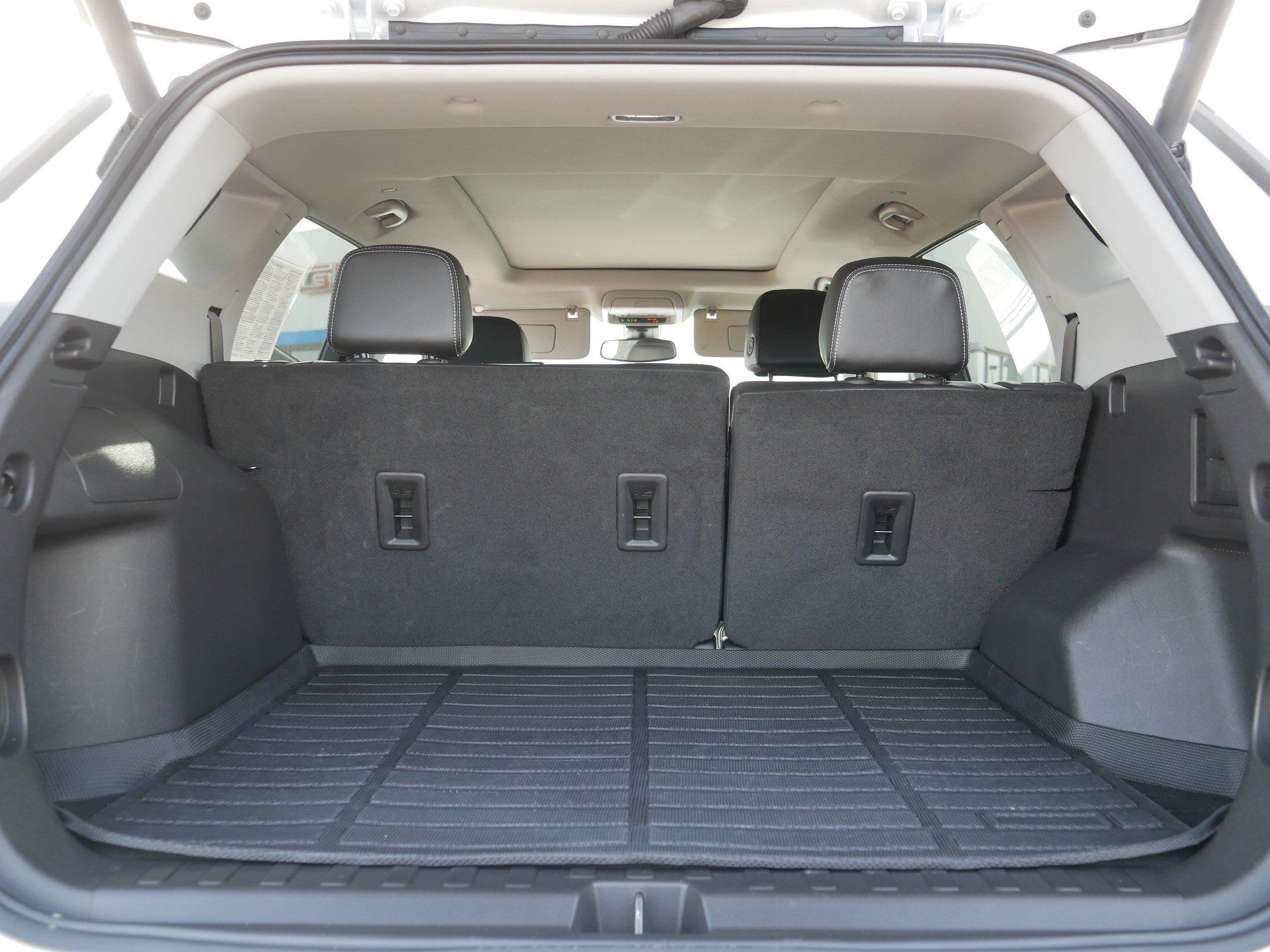 Used 2024 GMC Terrain SLT w/ Infotainment Package II AWD/4WD image 18