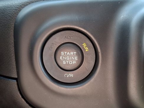 Used 2018 Jeep Wrangler Sport AWD/4WD image 24