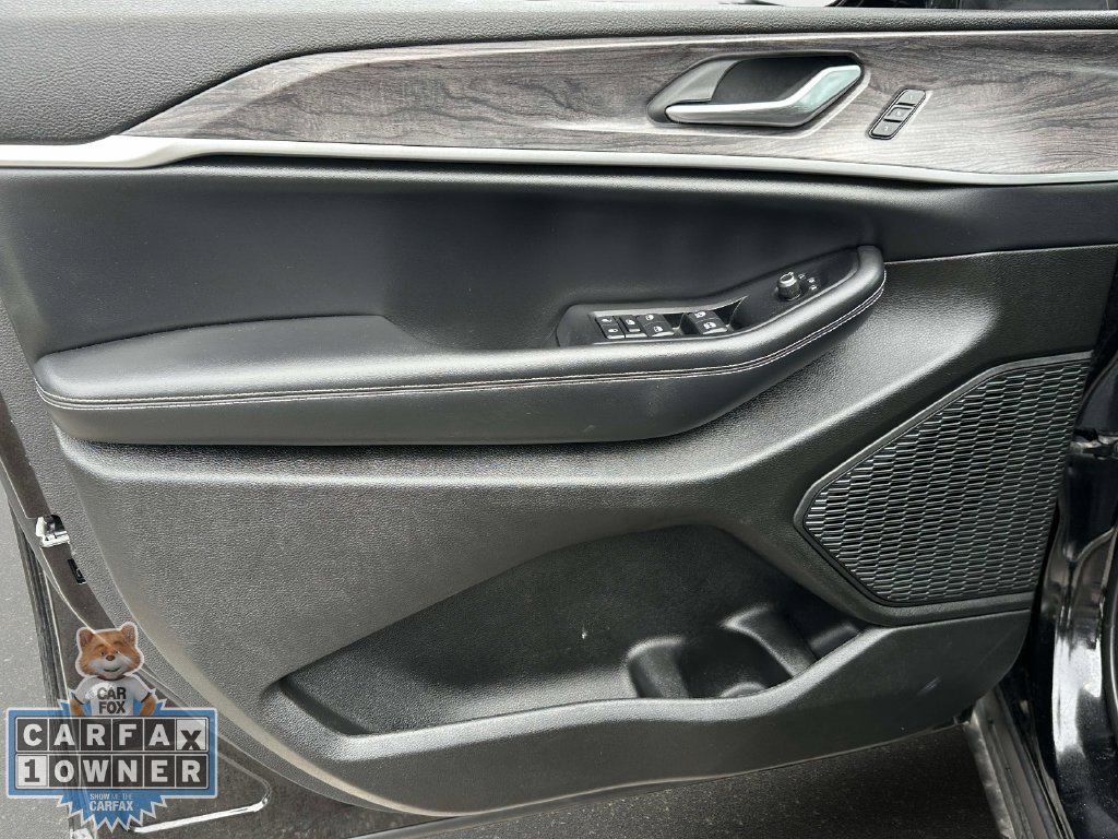 Used 2023 Jeep Grand Cherokee L Limited w/ Black Appearance Package AWD/4WD image 19