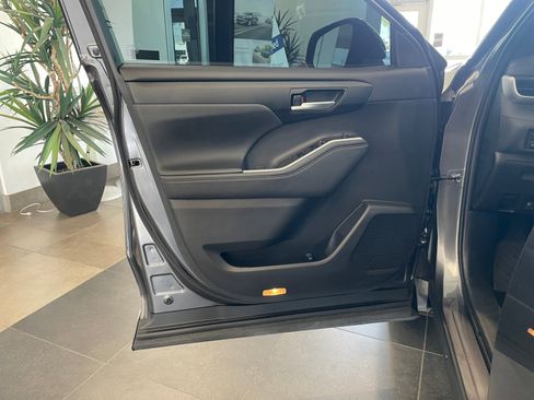 Used 2023 Toyota Highlander XSE image 13