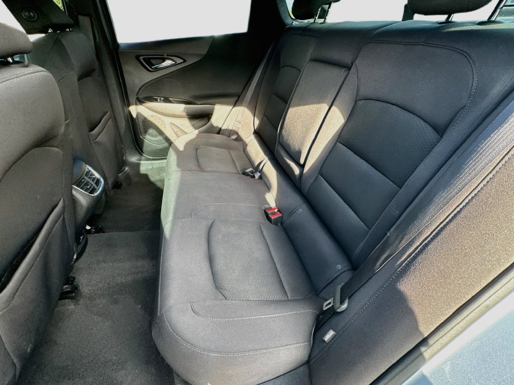 Used 2017 Chevrolet Malibu LT FWD image 23