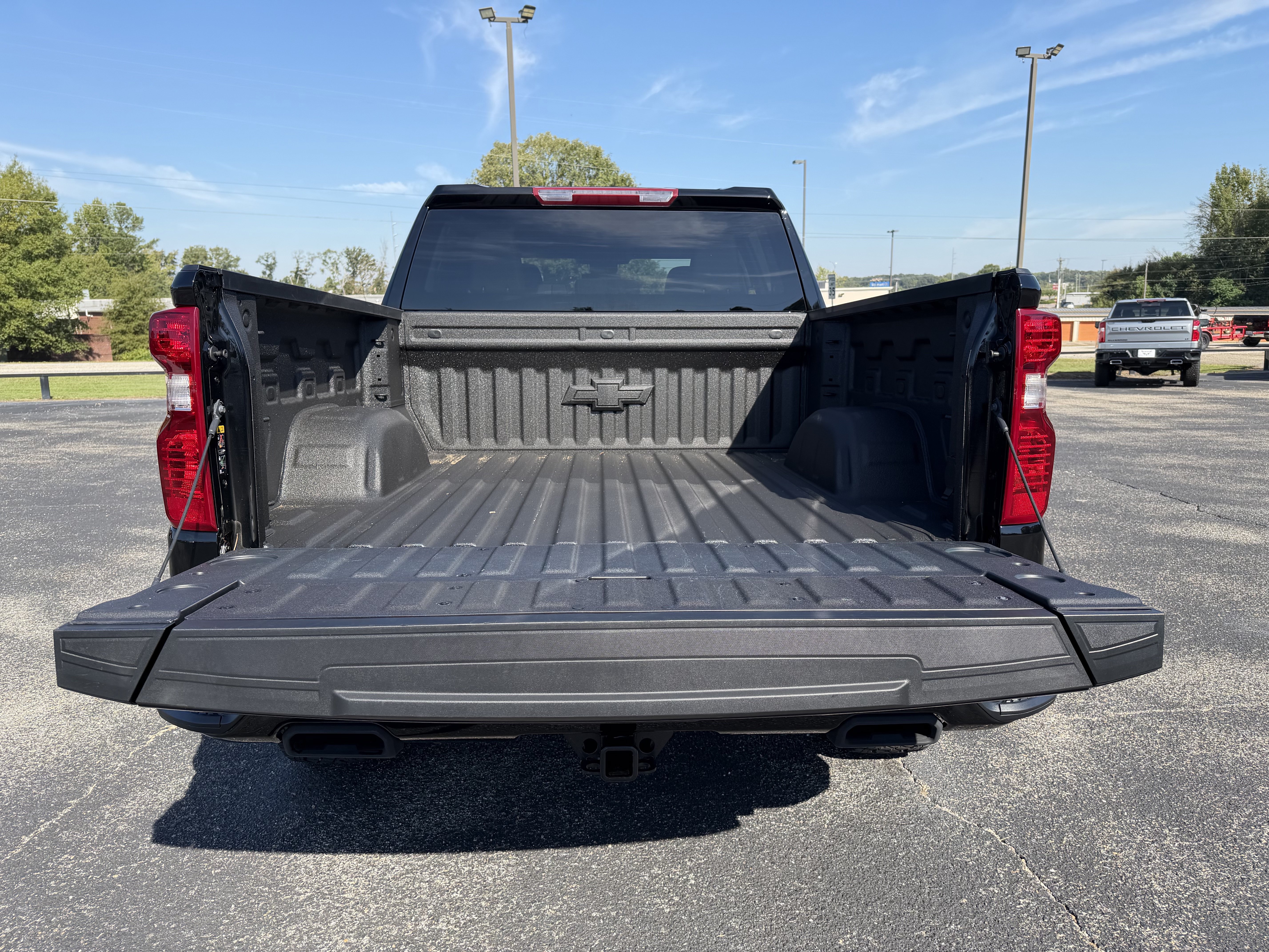 Used 2026 Chevrolet Silverado 1500 Custom Trail Boss w/ Dark Appearance Package AWD/4WD image 10