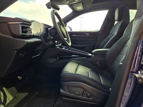 Used 2025 Porsche Macan Electric image 19