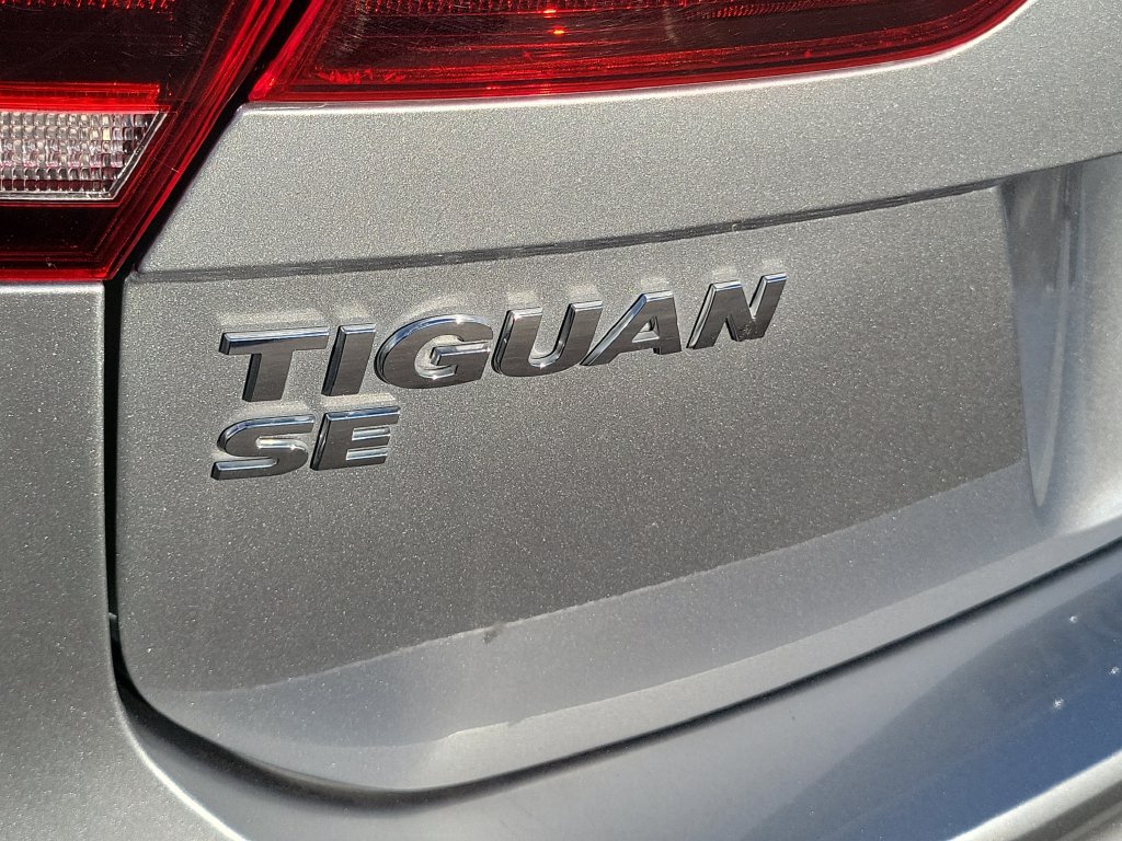 Used 2021 Volkswagen Tiguan SE R-Line FWD image 27