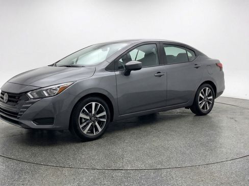 Used 2025 Nissan Versa SV image 3