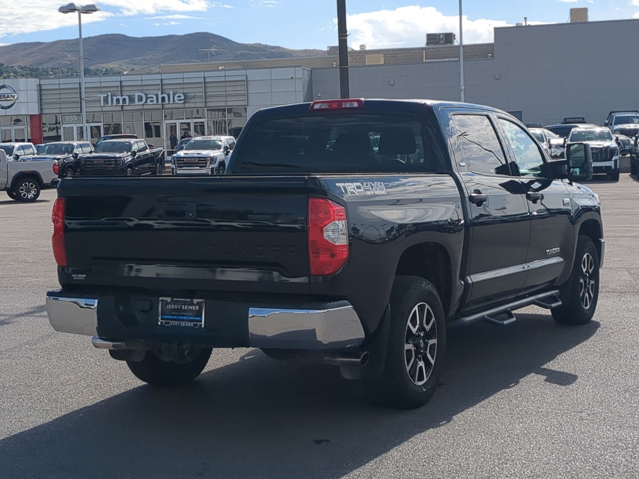 Used 2018 Toyota Tundra SR5 w/ TRD Off Road Package AWD/4WD image 6