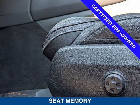 Used 2025 Mercedes-Benz GLC 300 image 33