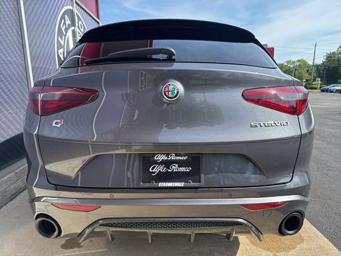 Used 2022 Alfa Romeo Stelvio Veloce AWD/4WD image 10