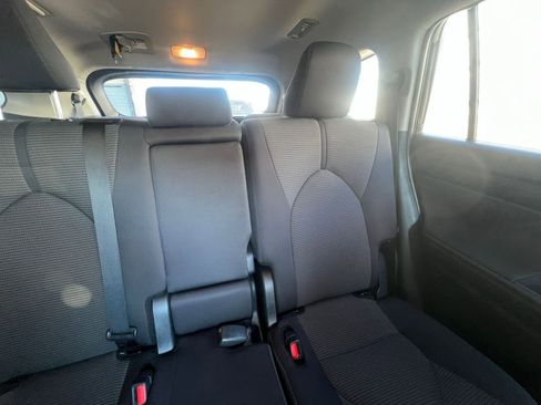 Used 2025 Toyota Highlander LE image 38