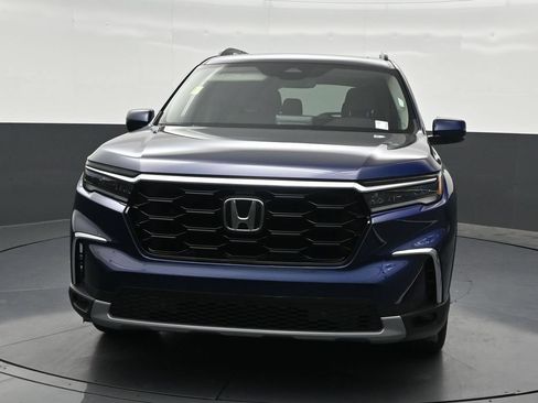 Used 2025 Honda Pilot Touring image 8