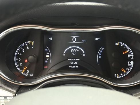 Used 2017 Jeep Grand Cherokee Laredo AWD/4WD image 14