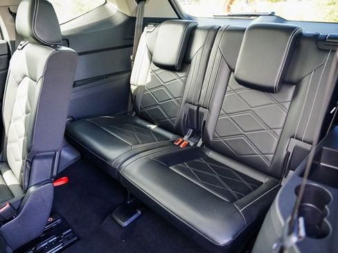 Certified 2024 Volkswagen Atlas SE image 23