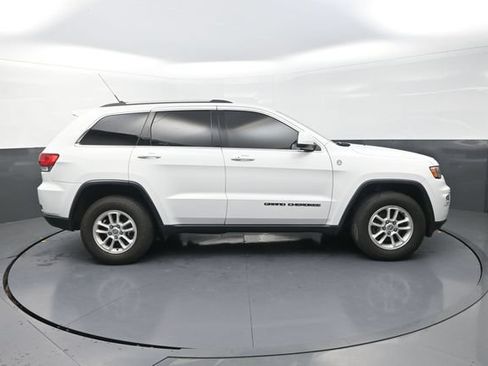 Used 2019 Jeep Grand Cherokee Laredo AWD/4WD image 21