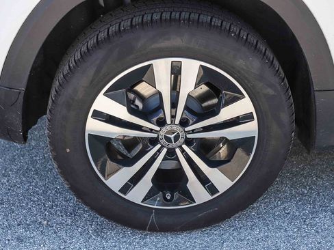 Certified 2025 Mercedes-Benz GLB 250 4MATIC image 12