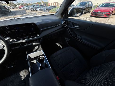 Used 2025 Chevrolet Equinox LT image 39