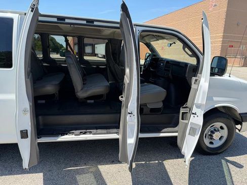 Used 2016 Chevrolet Express 3500 LT w/ LT Preferred Equipment Group RWD image 23