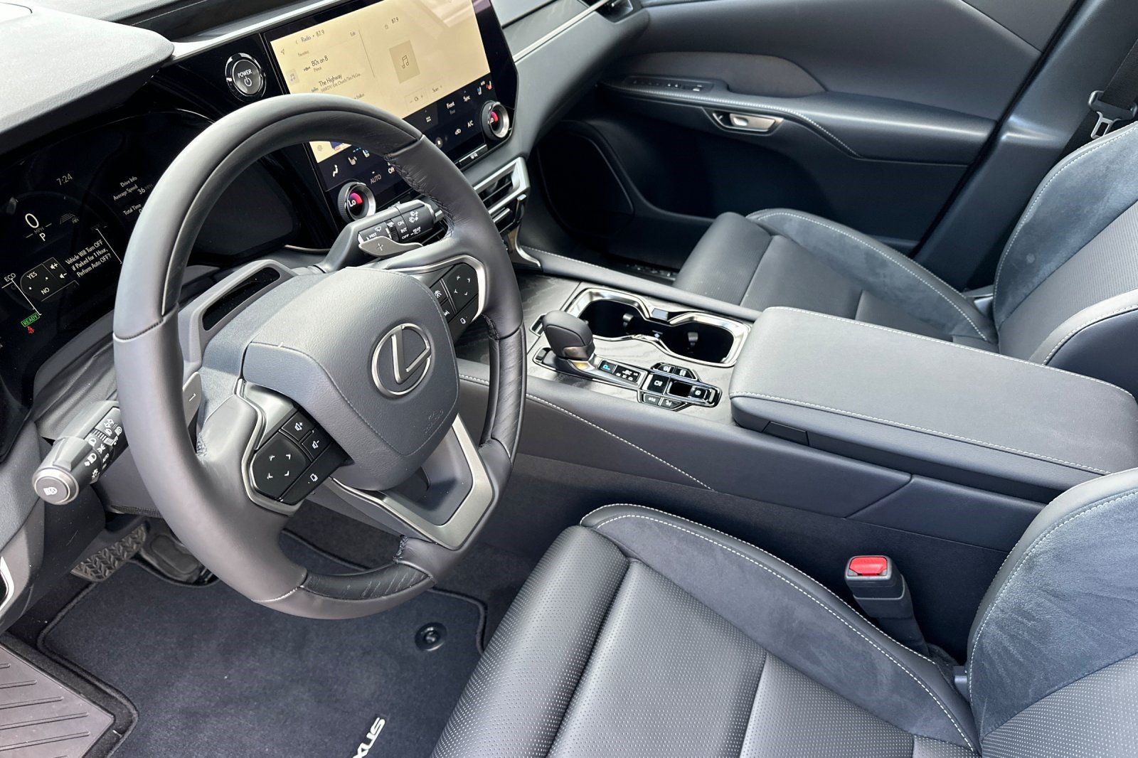 New 2026 Lexus RX 450h AWD image 4