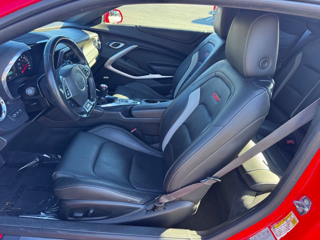 Used 2016 Chevrolet Camaro SS RWD image 21