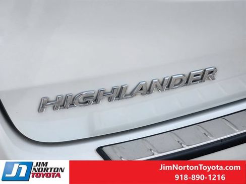 Used 2018 Toyota Highlander Plus FWD image 13