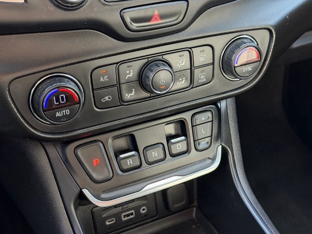 Certified 2021 GMC Terrain SLE w/ Driver Convenience Package FWD image 25