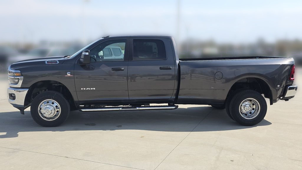 New 2026 RAM 3500 Big Horn AWD/4WD image 2