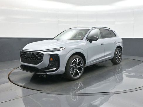New 2026 Audi Q3 quattro 2.0T AWD/4WD image 3