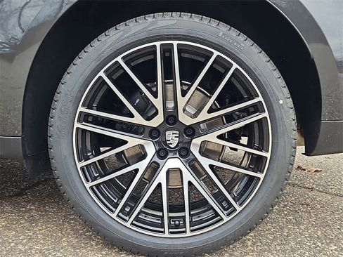 New 2026 Porsche Macan image 8