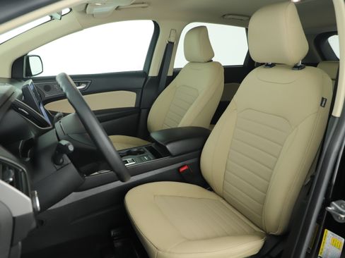 Certified 2024 Ford Edge SE image 17