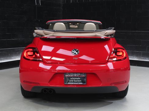 Used 2014 Volkswagen Beetle TDI FWD image 16