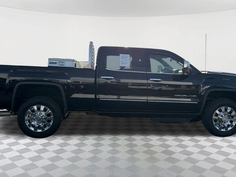 Used 2017 GMC Sierra 2500 Denali w/ Duramax Plus Package image 4