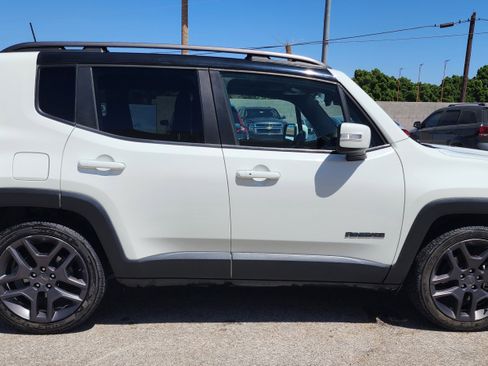 Used 2020 Jeep Renegade Altitude FWD image 4