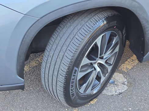 Used 2023 Toyota Highlander XLE image 40