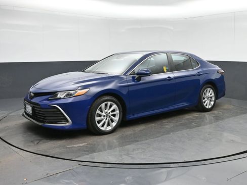 Used 2024 Toyota Camry LE FWD image 3