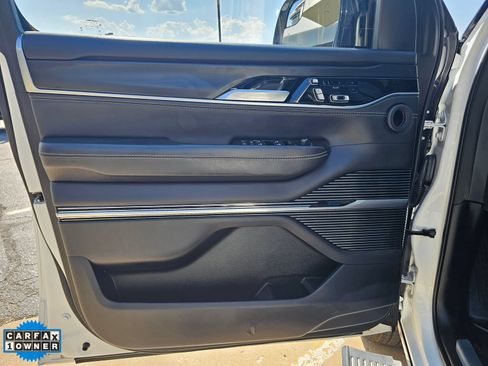Used 2024 Jeep Grand Wagoneer Series II Obsidian w/ Quick Order Packagew 28T AWD/4WD image 10