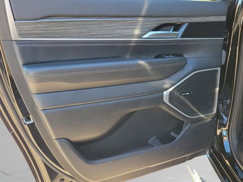 Used 2024 Jeep Wagoneer L Series II w/ Flexible Seating Group image 13