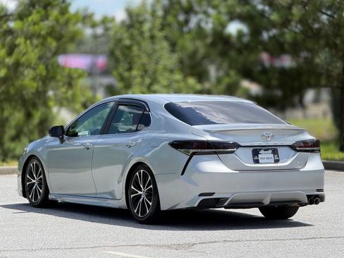 Used 2018 Toyota Camry SE w/ Convenience Package FWD image 10