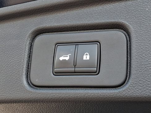 Used 2025 Nissan Pathfinder SV AWD/4WD image 31