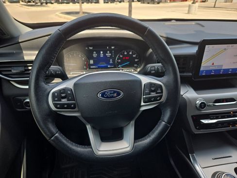 Used 2022 Ford Explorer XLT w/ Equipment Group 202A RWD image 13