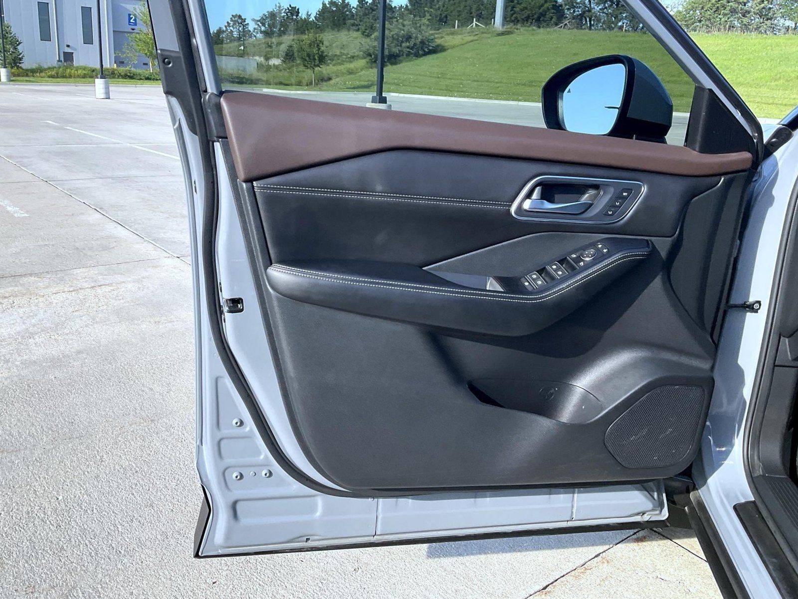 Used 2023 Nissan Rogue Platinum AWD/4WD image 9