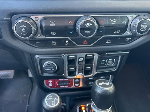 Used 2024 Jeep Wrangler Unlimited Rubicon image 24