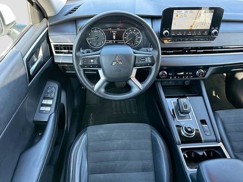 Used 2024 Mitsubishi Outlander SE image 22